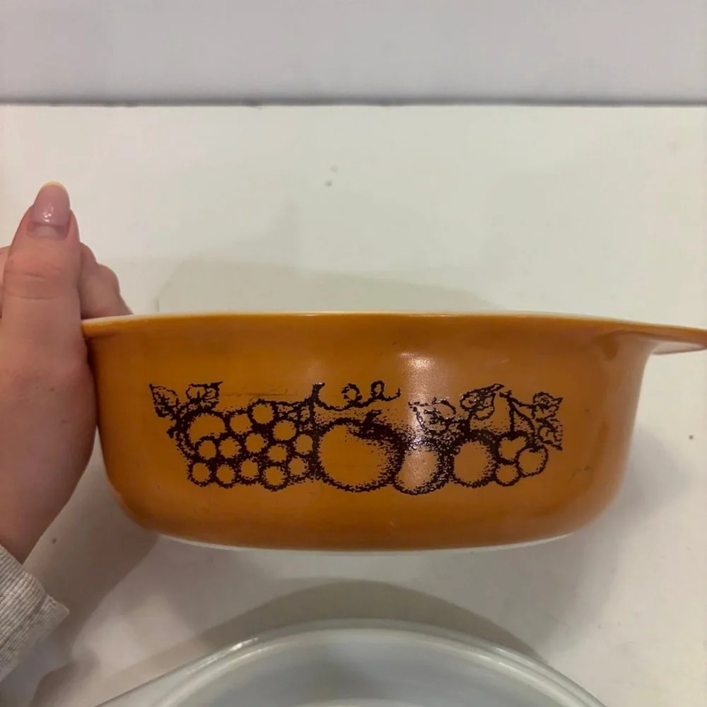 Vintage 1970's Pyrex 043 Old Orchard 1.5 Liter Oval Casserole Dish w Brown Lid
